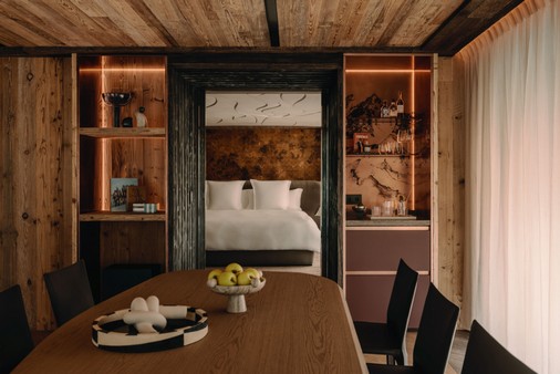 10. ROSEWOOD COURCHEVEL LE JARDIN ALPIN_SIGNATURE SUITE_LIVING ROOM.jpg